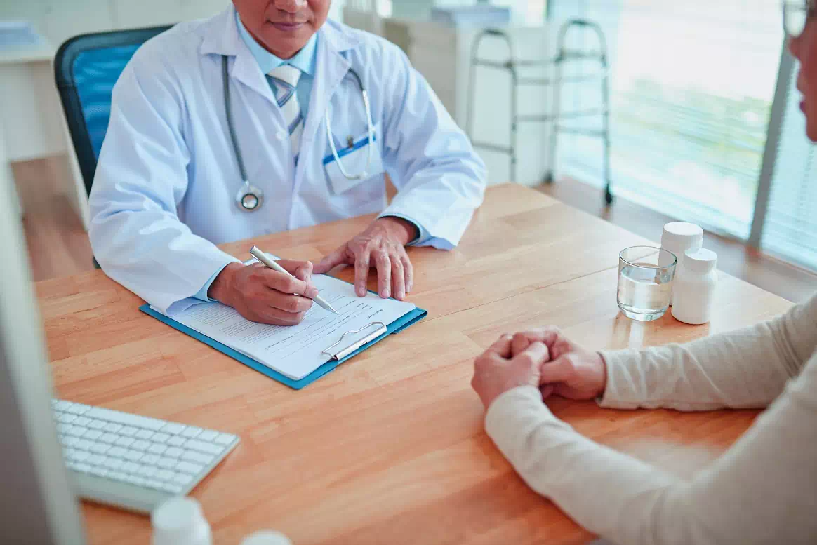La forma más segura para provocarse un aborto a sí mismo hasta la 12 semana de embarazo es con el uso de dos medicamentos llamados Mifepristone   y Misoprostol (Cytotec). Un aborto médico realizado de este modo tiene una tasa de éxito de más del 99%. Si usted vive en un país en el que no hay acceso a servicios de aborto seguro, y le gustaría tener un aborto médico con Mifepristone y Misoprostol